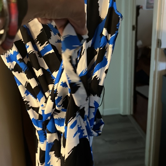 Wrap around dress, sleeveless - Picture 3 of 3